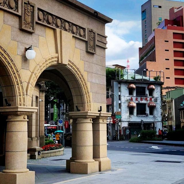 Zhongzheng District, sight seeing on 2 legs