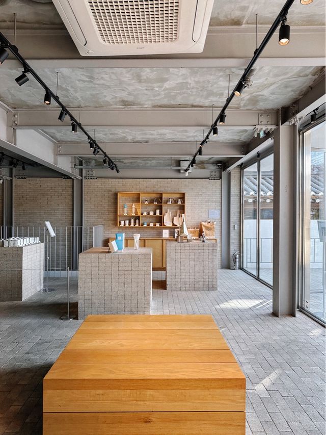 Blue Bottle Samcheong ร้านน่ารักใกล้ Bukchon