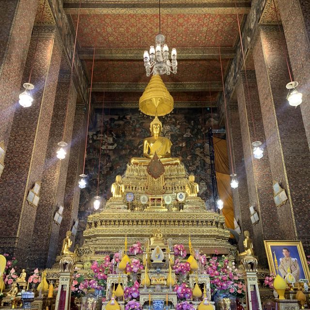 Peaceful Temple with Giant Buddha in Bangkok