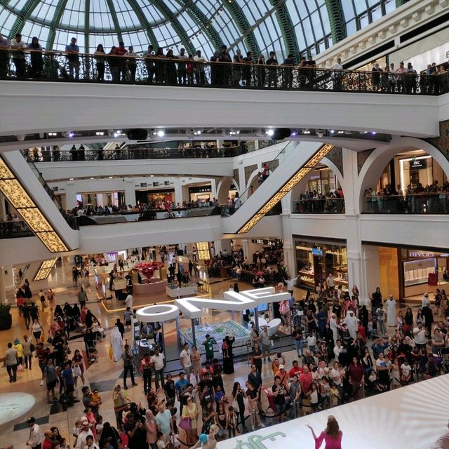ドバイ "モール・オブ・ジ・エミレーツ" 超巨大なモール、1つの街!!全部見るのに何日かかる!? 🎁🛒مول الإ