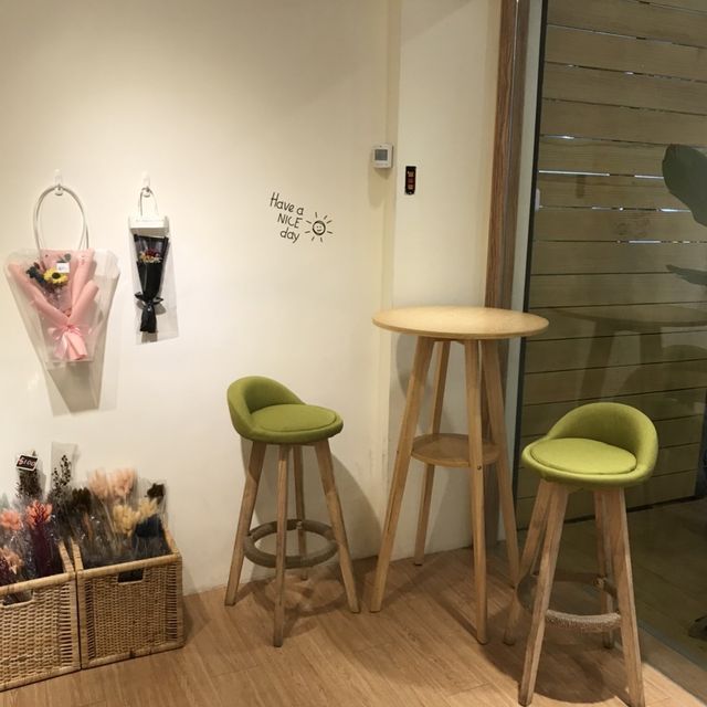 板橋寵物友善咖啡廳☕️foliage cafe圓圓小鬆餅🥞聖誕節🎄限定！