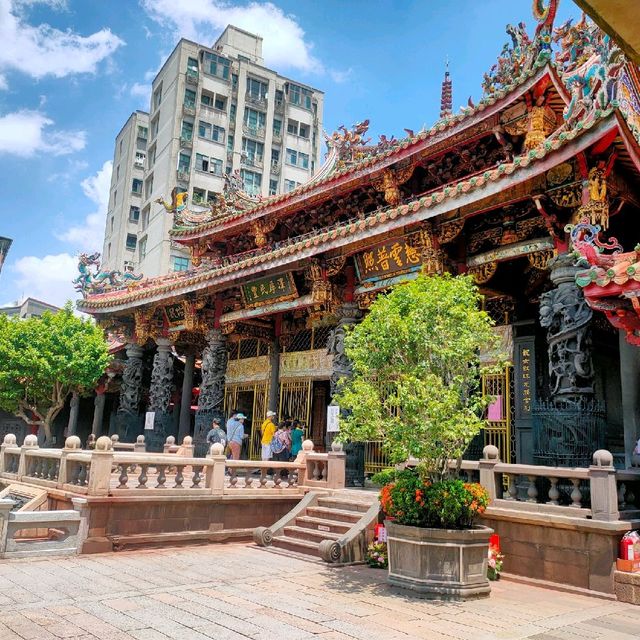 位於台北萬華區的龍山寺