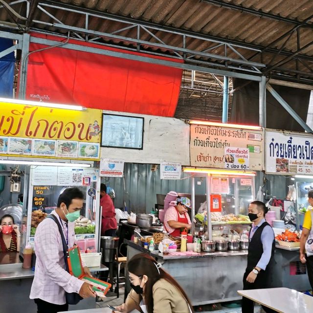 Cheap Thai Rice & Curry near Silom 🍛🍚😋