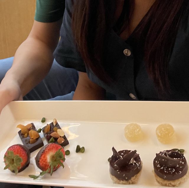 奕居簡直似個迷你美術館，且似係個六星級的家