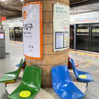 🇰🇷 Seoul subway seats and shops