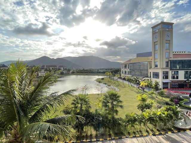 Sanya’s Yalongwan Mall 