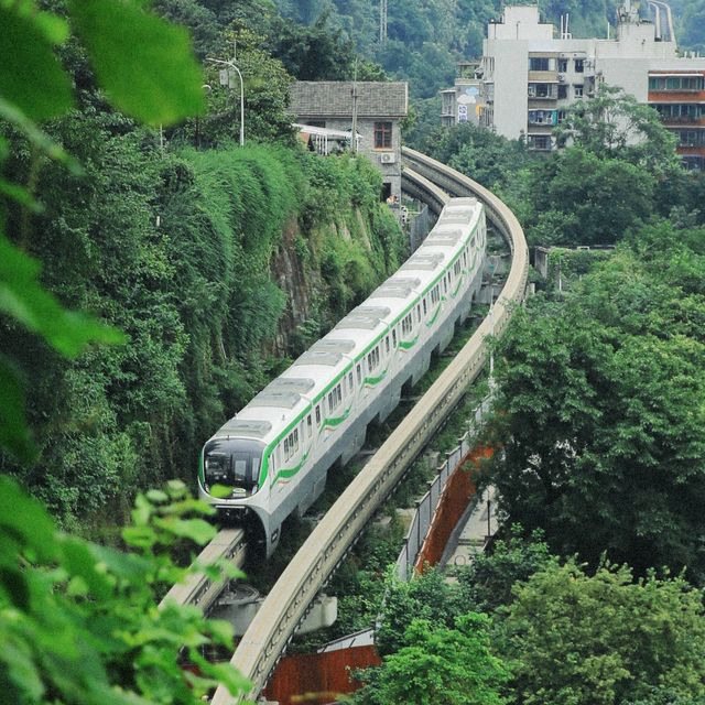 重庆李子坝｜无人机位 俯瞰轻轨