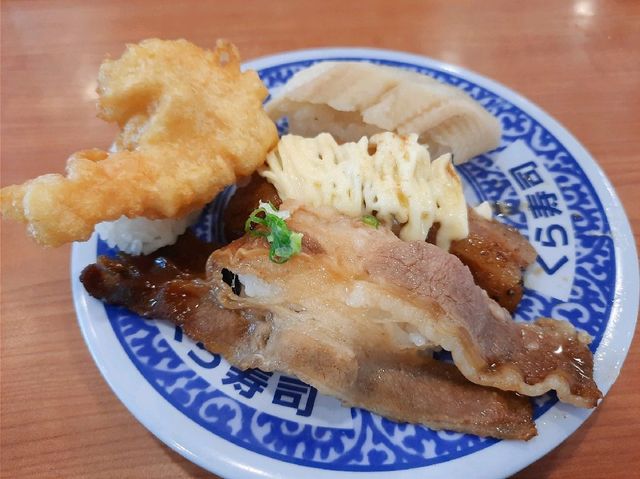 【新北】迴轉壽司初體驗|角落生物扭蛋|くら寿司 藏壽司 三重捷運路店