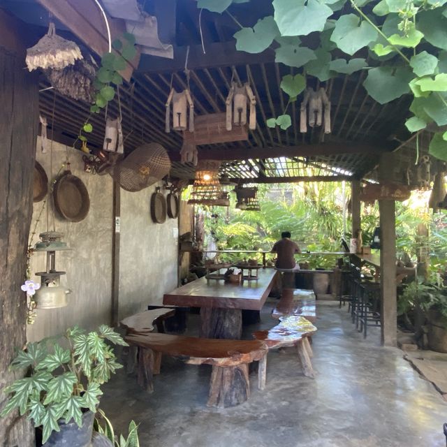 ร้านกาแฟเฮือนหม่อน