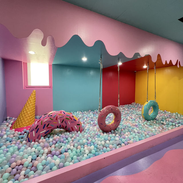 🇰🇷 Colourpool Museum ball party