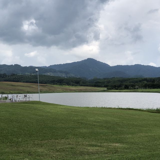 beautiful park with good restaurants 