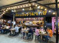 ก๋วยเตี๋ยวเรือชามยักษ์ ตลาดนกฮูก