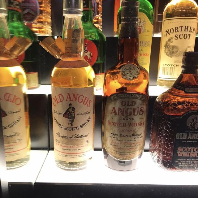 What a fun day out in Edinburgh whisky tasting!