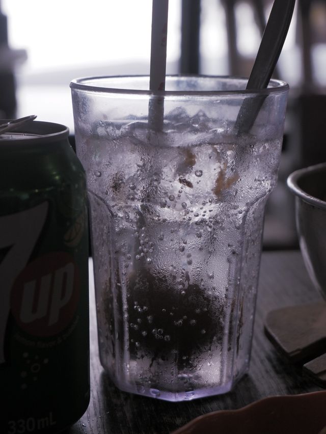 懷舊茶餐廳，嚐南洋特色料理 