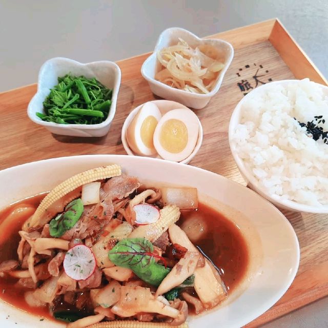 【桃園】咖啡廳推薦|人氣早午餐|下午茶|旅人咖啡桃園店