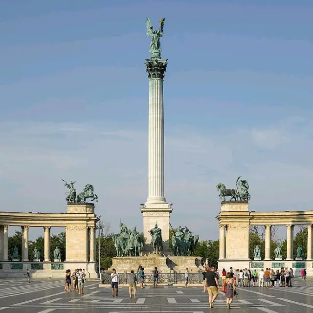 The Heroes' Square