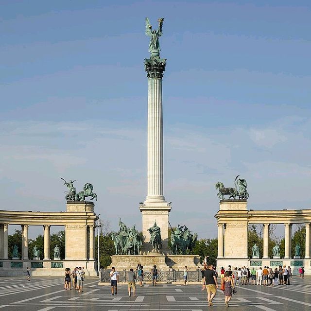 The Heroes' Square