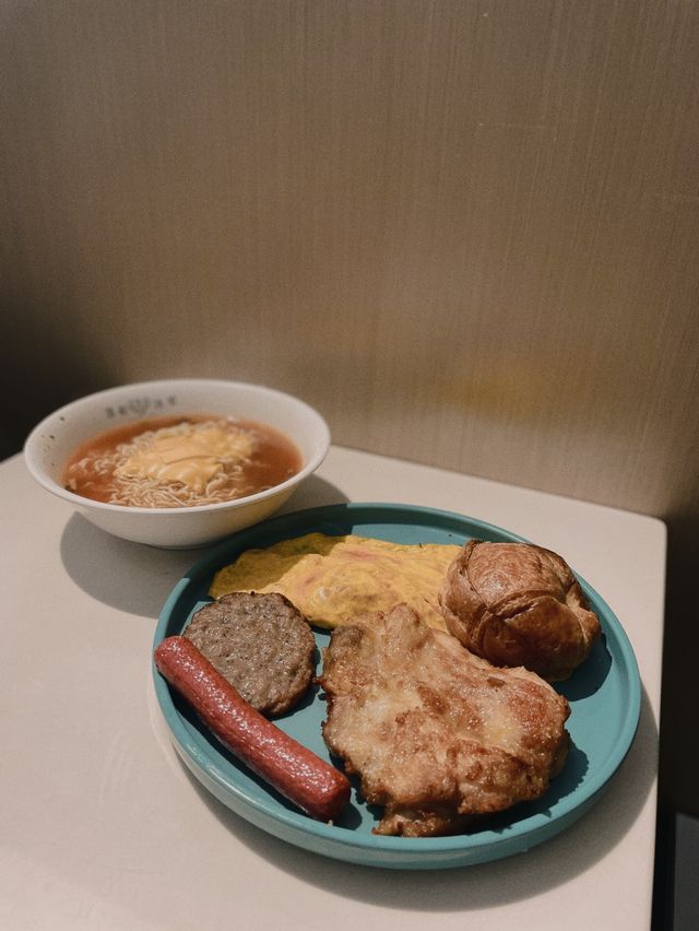 《大 隻 佬 冰 室》