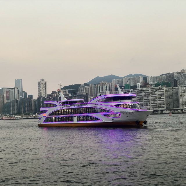 Hung Hom Promenade: Pet-Friendly, Good for Walking, Jogging, and Relaxing by the Sea