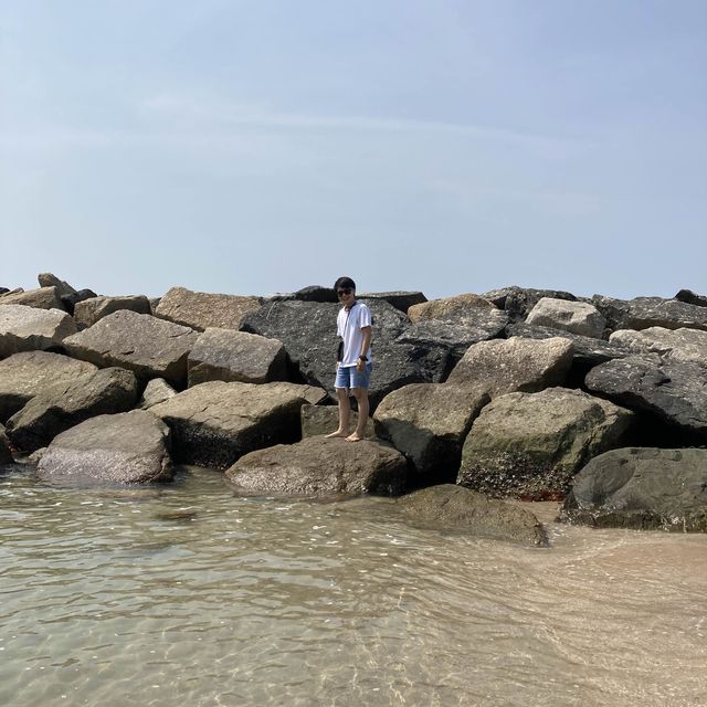 เอาความทุกข์ไปปล่อย ที่”หาดแสงจันทร์”