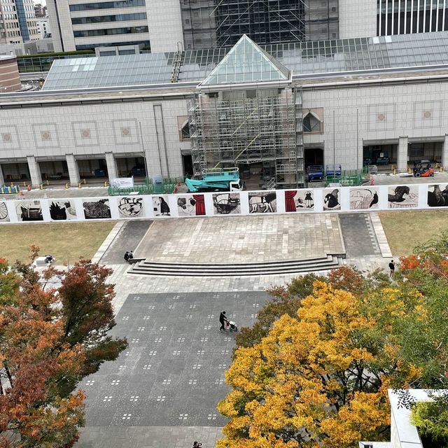 みなとみらいも紅葉が始まってます みなとみらいも紅葉が始まってます