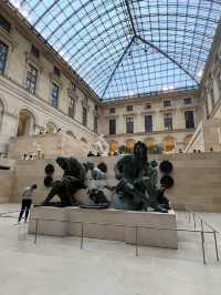 The famous pyramid of Louvre 🇫🇷
