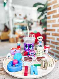 Ri Cafe คาเฟ่ตัวการ์ตูนสุดคิ้วท์ 😊🌈