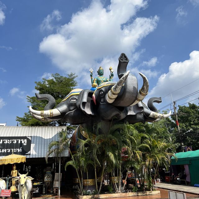 タイの有名観光スポット、ピンクのガネーシャ