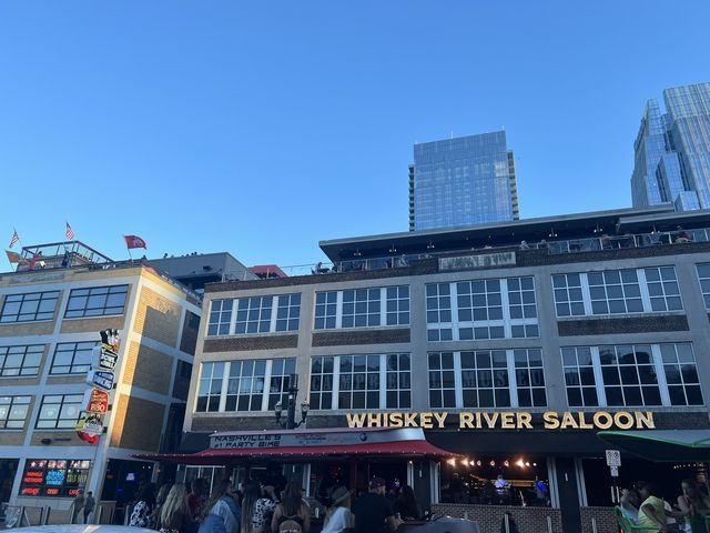 Downtown Nashville walking around 