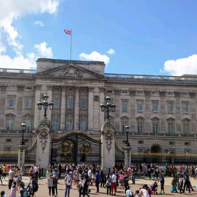 The amazing Buckingham Palace in London 