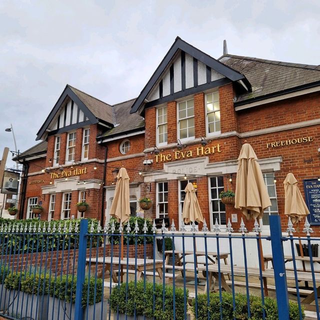 Pub meal in London