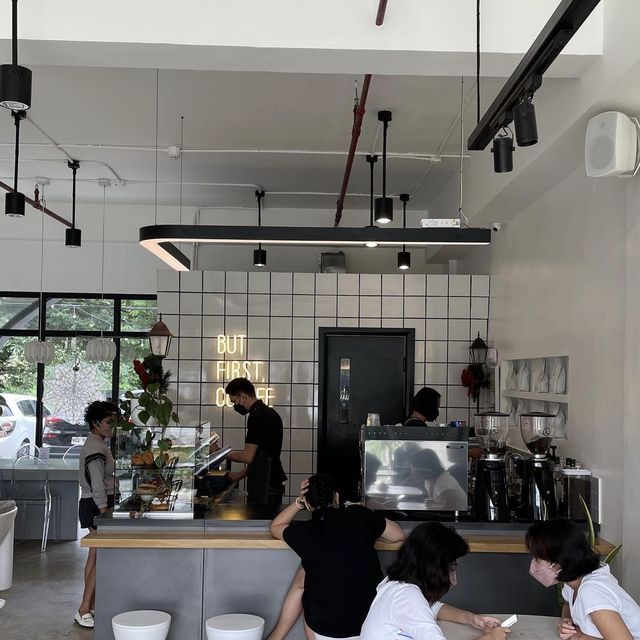 32 Umber Cafe