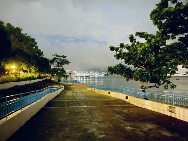 夜遊黃金海岸沙灘
