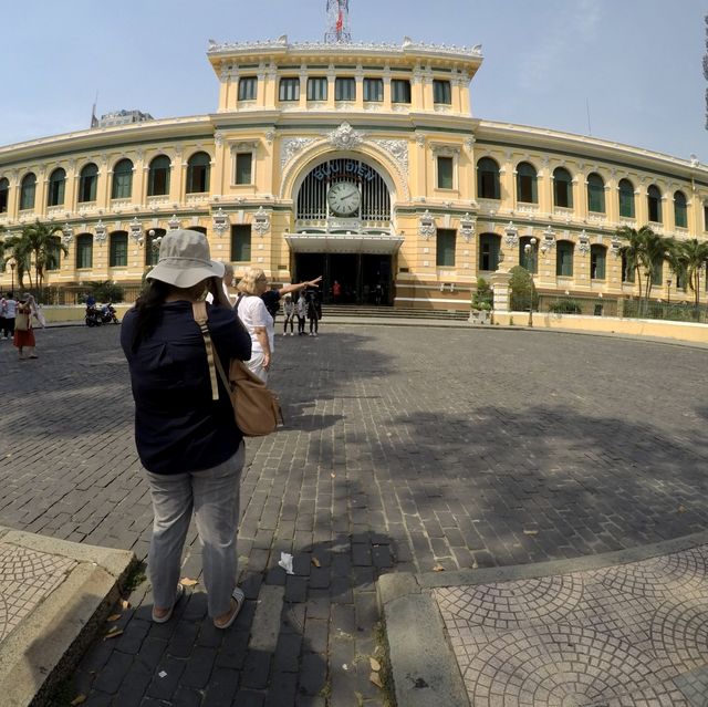 แวะเช็คอินที่ Central Post Office ในโฮจิมินห์ 