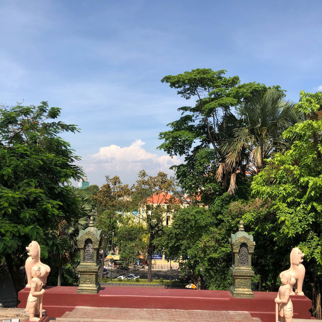 Wat Phnom in Cambodia ⛩