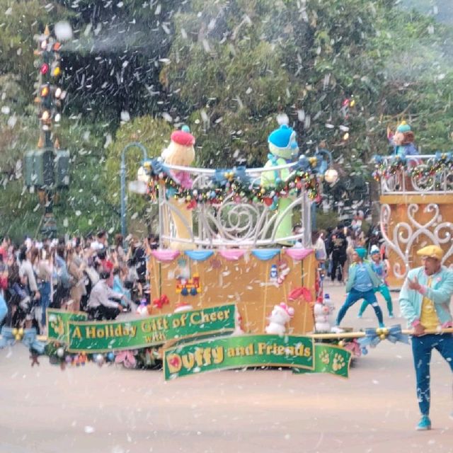 迪士尼樂園飄雪聖誕