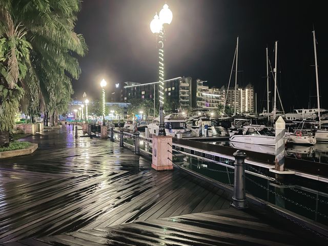 Romantic night stroll along Sentosa Cove
