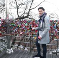 จุดคล้องกุญแจรัก​ที่​ N  Seoul  Tower
