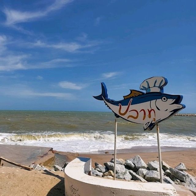 แวะทานอาหารอร​่อยๆ​ริมชายหาดชะอำ 🏖️