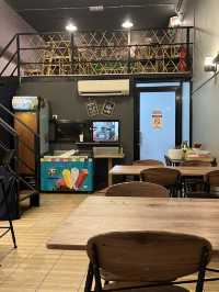 Great cafe next to waterfront 