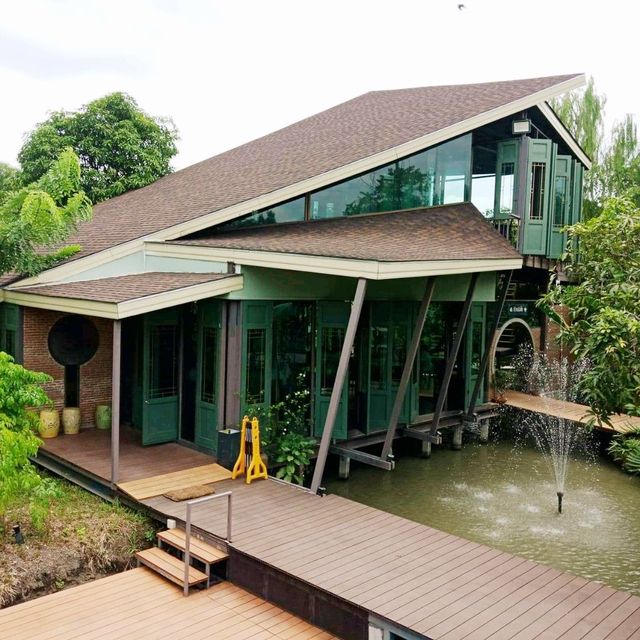 ชายสมัยคาเฟ่ 2498  คาเฟ่ไนสวน