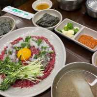【韓国ソウル】 禁断のユッケがｷﾗｷﾗ光る‥お肉ってこんなに綺麗でしたっけ？！ 
