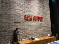 東京丸の内。KITTE『SAZA COFFEE』の真っ黒『SL ミルクレープ』