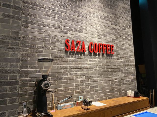 東京丸の内。KITTE『SAZA COFFEE』の真っ黒『SL ミルクレープ』