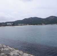澄澈海水輕拍銀灘
