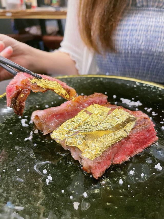 【美食】華麗金箔和牛西冷🐮