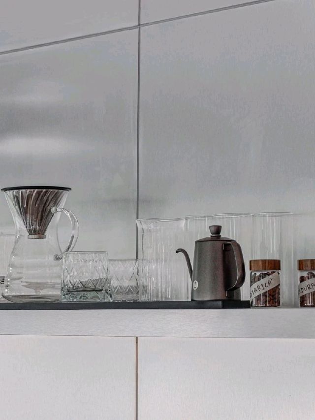 「 คาเฟ่เปิดใหม่ สไตล์มินิมอล คุมโทนสีส้ม 」