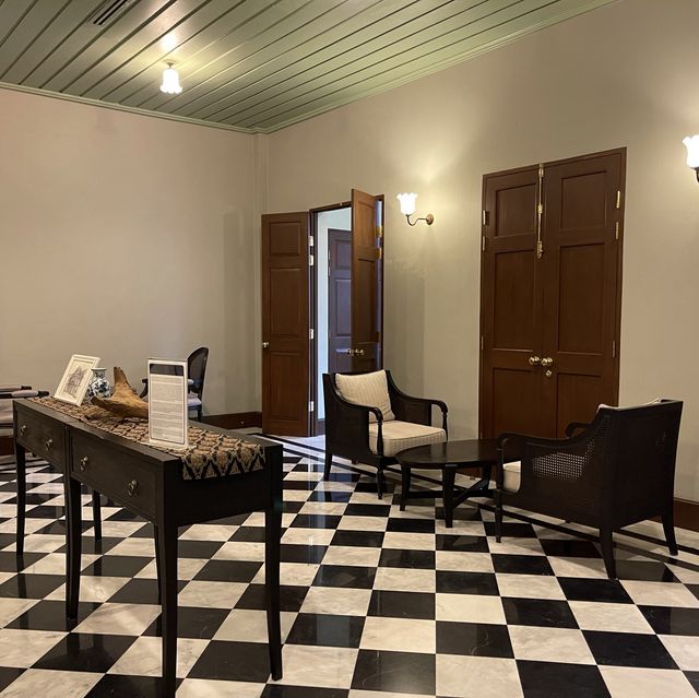 Cafe Eiffel, House No.1
