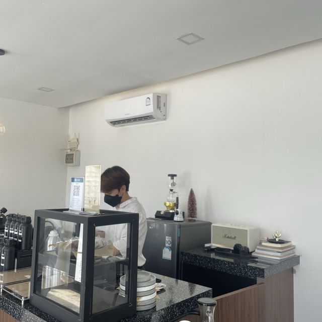 New Cafe hopper around Esan👒
