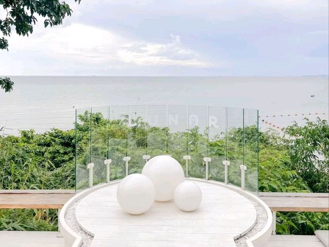คาเฟ่ติดทะเล ที่พัทยา @ The Lunar Beach House Patt